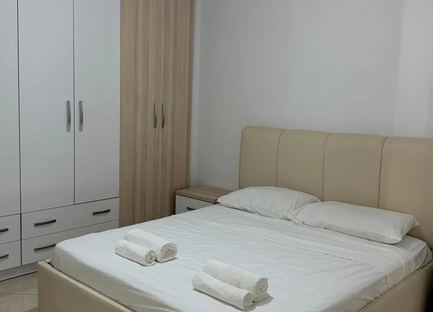 Lungomare Sea View Apartment فلورا