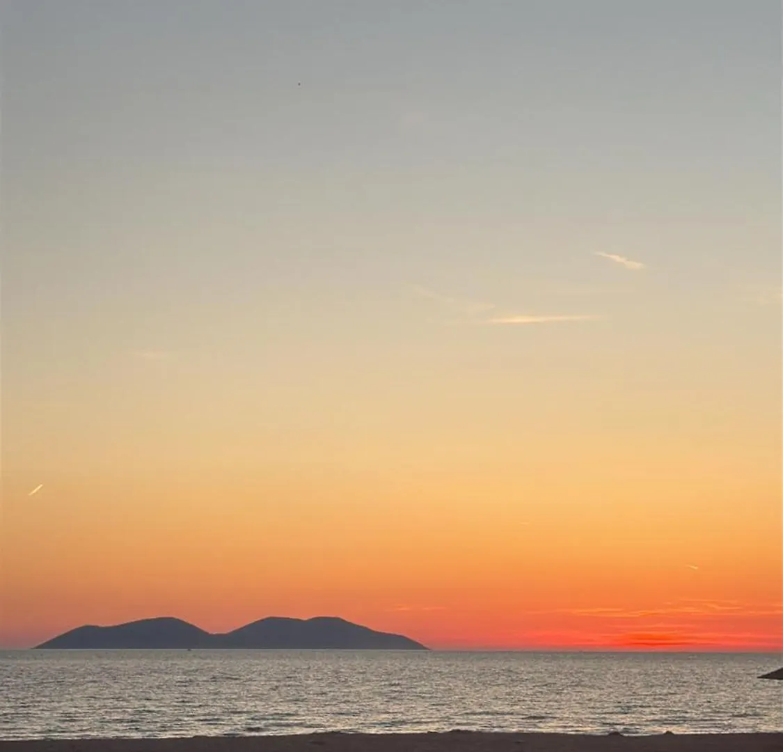 Lungomare Sea View Apartment فلورا