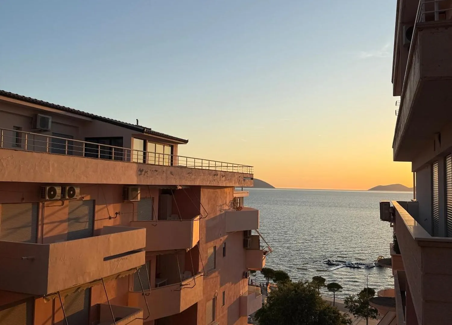 Lungomare Sea View Apartment فلورا